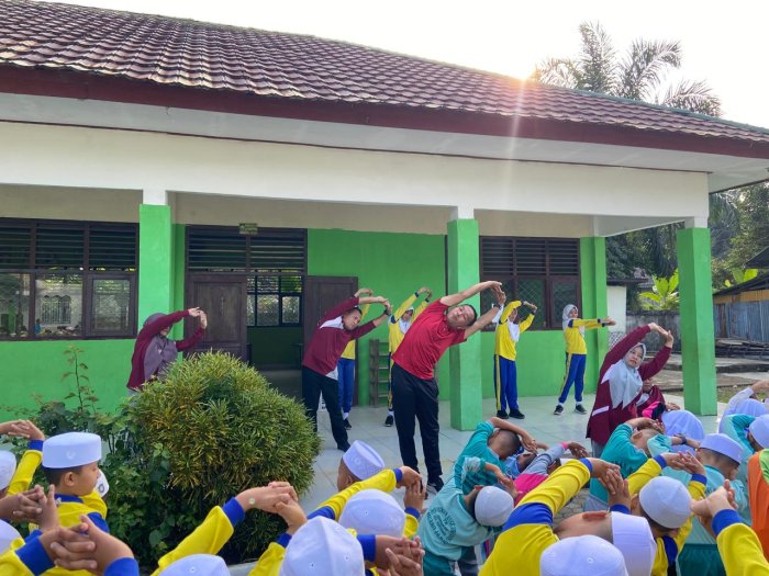 Hari Kedua MATAMUDA, MIN 3 Muaro Jambi Awali Kegiatan dengan Senam Bersama Hari Kedua MATAMUDA, MIN 3 Muaro Jambi Awali Kegiatan dengan Senam Bersama